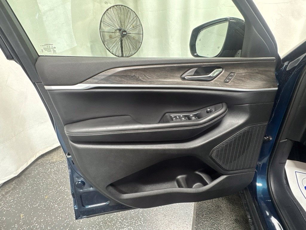 2027 Jeep Grand Cherokee Limited