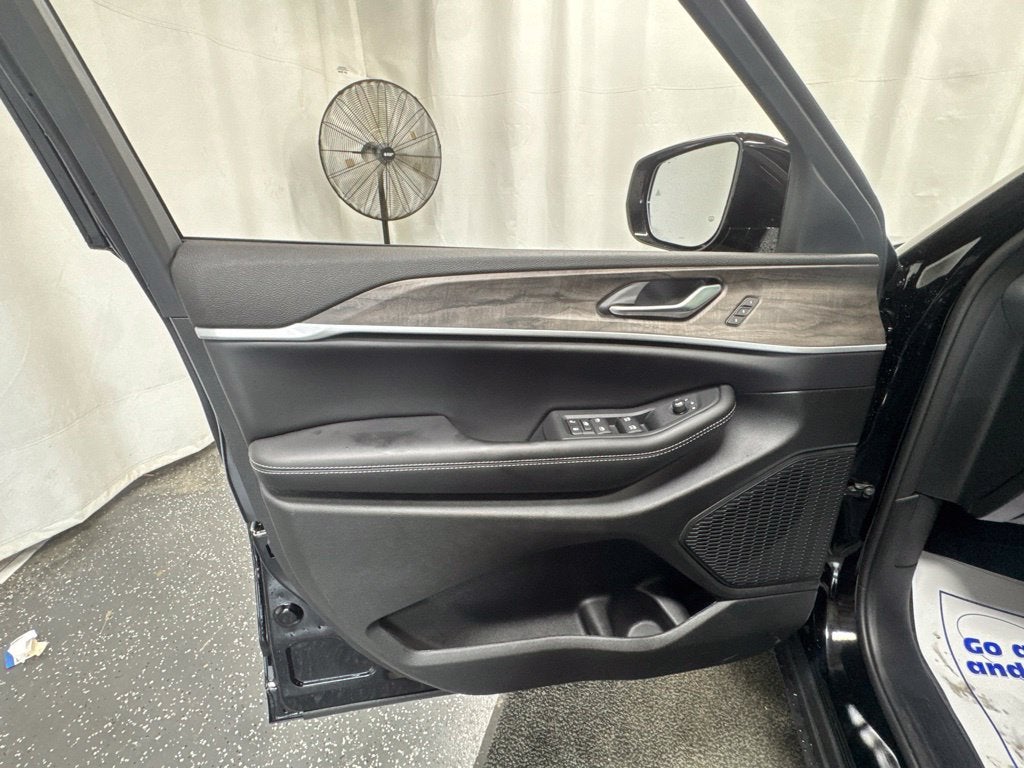 2027 Jeep Grand Cherokee Limited