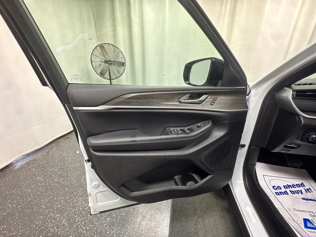 2027 Jeep Grand Cherokee Limited