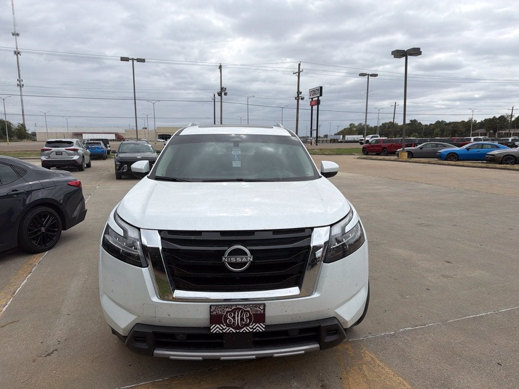 2025 Nissan Pathfinder Platinum FWD