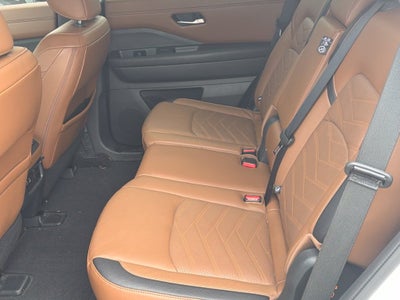 2025 Nissan Pathfinder Platinum FWD