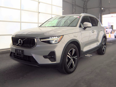 2023 Volvo XC40 B5 Plus Bright Theme